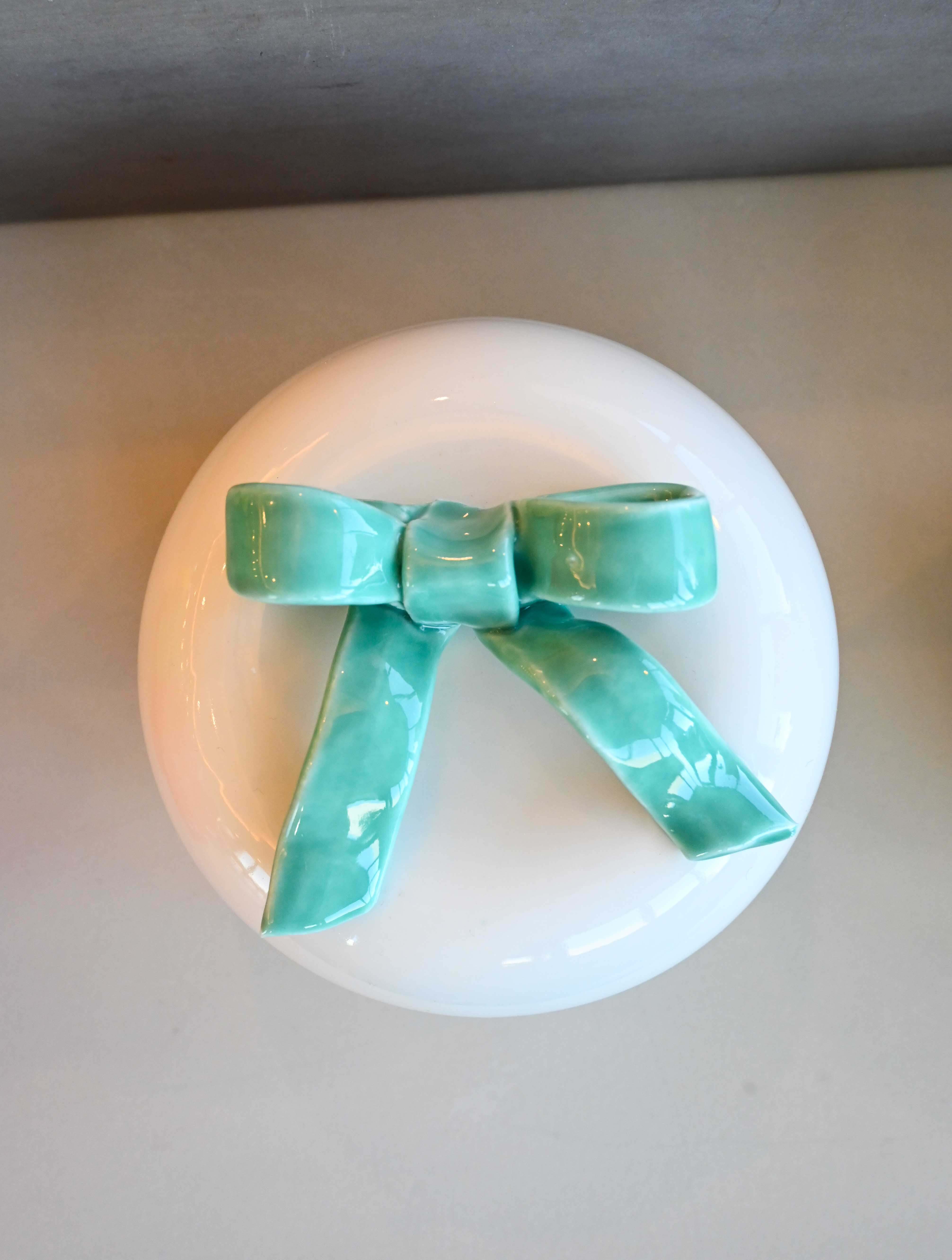 Illume Ceramic Bow Candle - Image 3